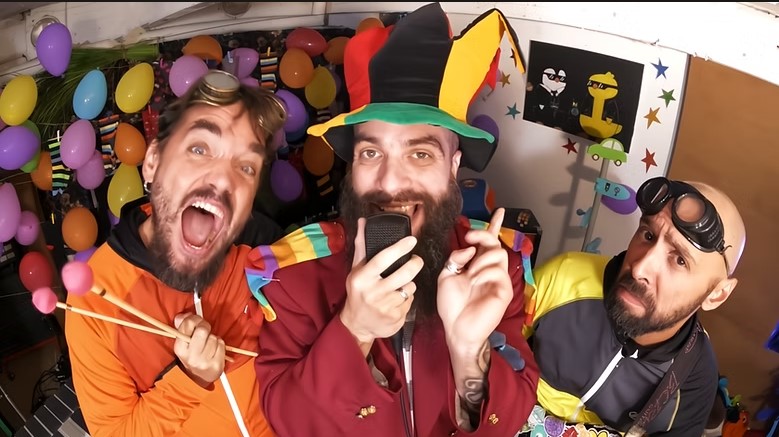 L'EMPIRE DES CHAUSSETTES TROUÉES